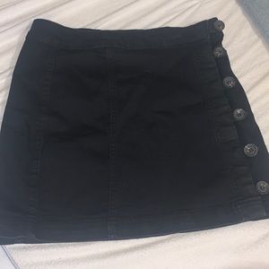 Medium black button skirt